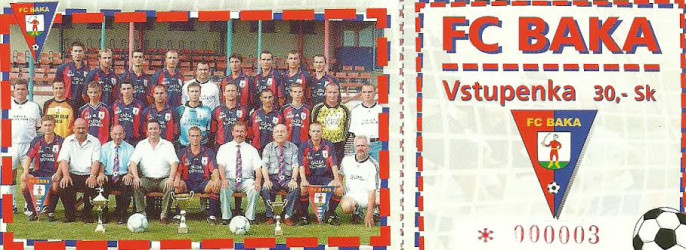 Ilyen belépőjeggyel jártak focira 2003-ban Bakán. A felvételen a 2002/2003-as évadban az V. ligában bajnok bakai futballcsapat (Sárkány Imre archívumából)