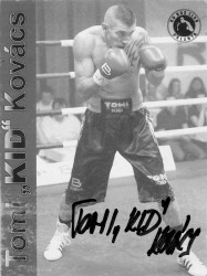 A galántai Kovács Tamás – Tomi Kid 2008 áprilisa óta bokszolt a profi ringben, félnehézsúlyú versenyző volt. 2009-ben a WBF világbajnoka lett Galántán, 2011-ban a WBO Európa-bajnoka Nyitrán. 2016-ban visszavonult, de aztán visszatért. Aláírásával ellátott képének értéke az idő múlásával növekszik.