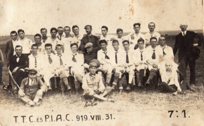 1919 nyarán a Tornaljai TC és a Pelsőci Ifjúsági Atlétikai Club játszott futballmérkőzést, szereplőiről került elő ez a felvétel (Szajkó Béla gyűjtéséből)