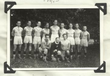 Ez az értékes felvétel Rozsnyóról érkezett: 1932-ben készült a kassai kerületi bajnokságban játszó Rozsnyói Sport Club futballcsapatáról. Balról, hátul: Szuhay, Sztarna, Stromp, Ludányi, Langhoffer, Ambrózy, Sebalj, Dokupel, Füleky, elöl: Juránek, Márton és Béres (Juraj Králik archívumából)